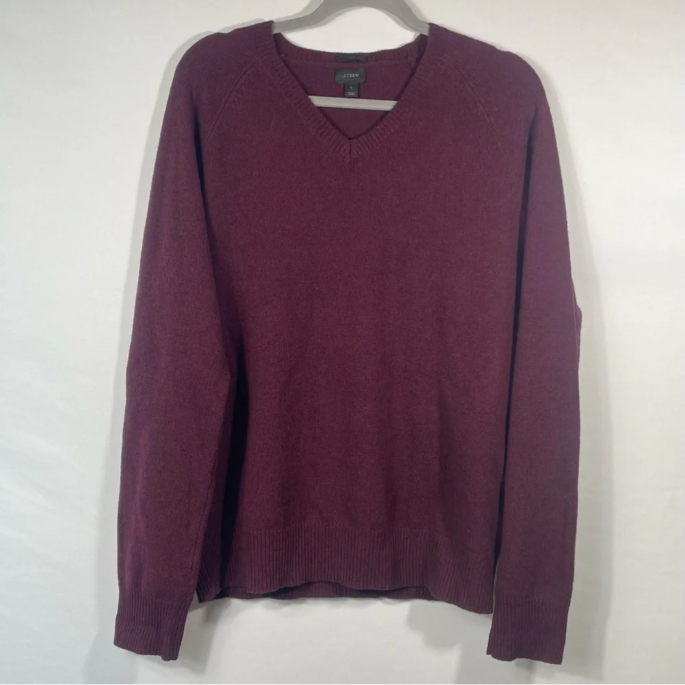 J. Crew 100% Lambs Wool Men's V-Neck Sweater - Deep Burgundy. Large, slim‎ fit
